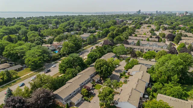 Additional image 4 of 447 Woodview Rd Unit 3