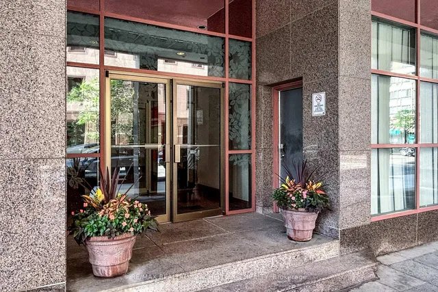 Additional image 3 of 736 Bay St Unit 1009