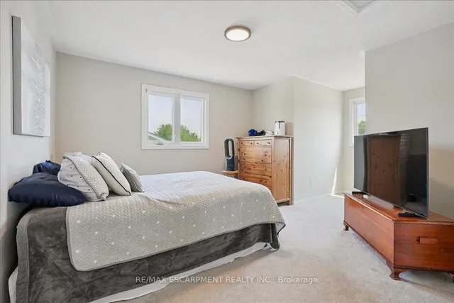 Additional image 24 of 105 River Glen Blvd