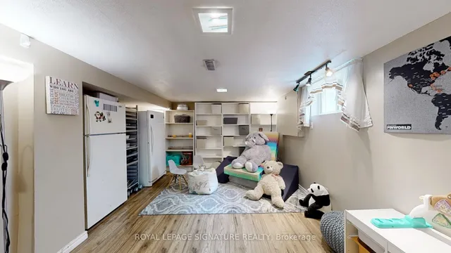 Additional image 25 of 48 Acorn Ave