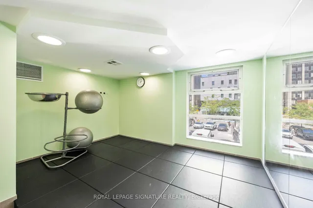 Additional image 33 of 50 Lombard St Unit 1204