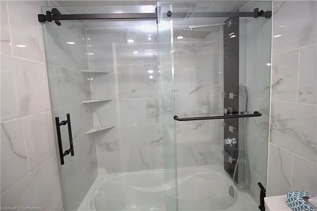 Additional image 20 of 90 Ling Rd Unit 904