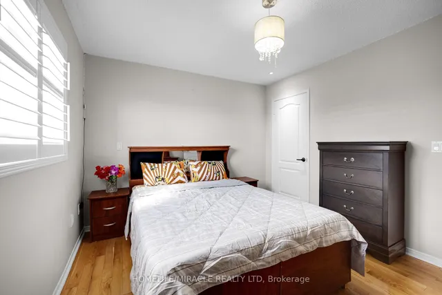 Additional image 24 of 49 Sedgewick Circ