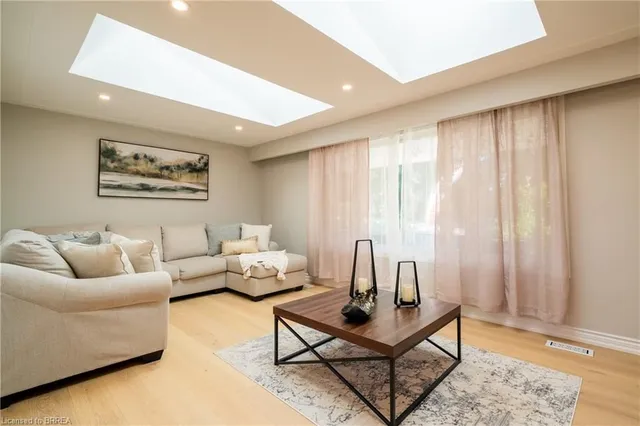 Additional image 10 of 1731 2nd Conc