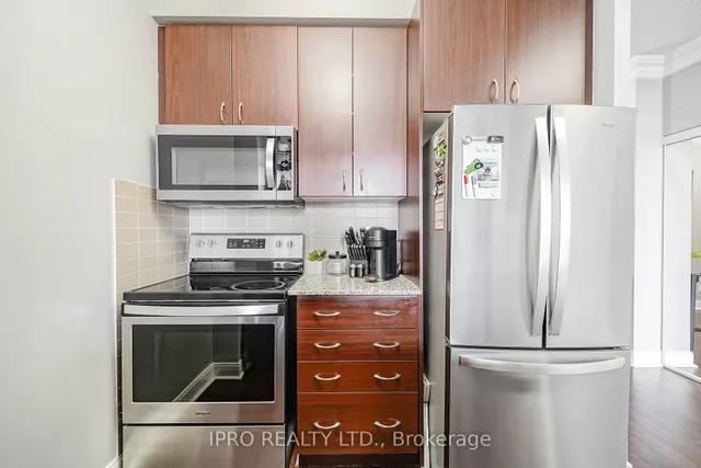 Additional image 25 of 135 Village Green Sq Unit PH21