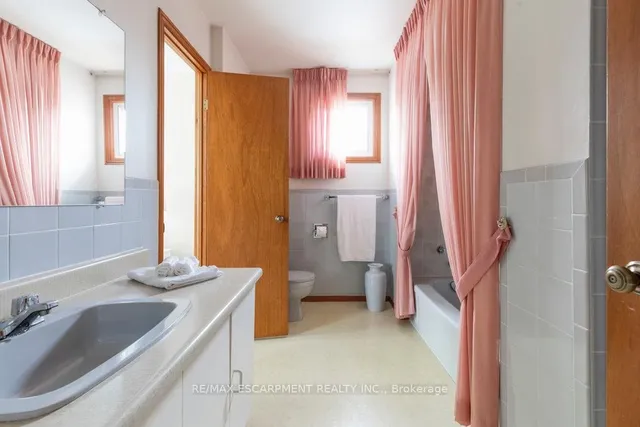 Additional image 15 of 87 Strawberry Dr