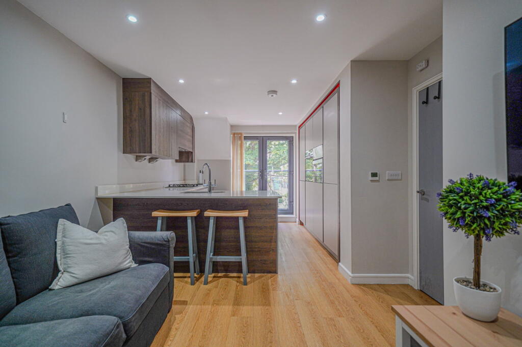 Additional image 5 of Stratford Road, Shirley, Solihull, B90 3BL