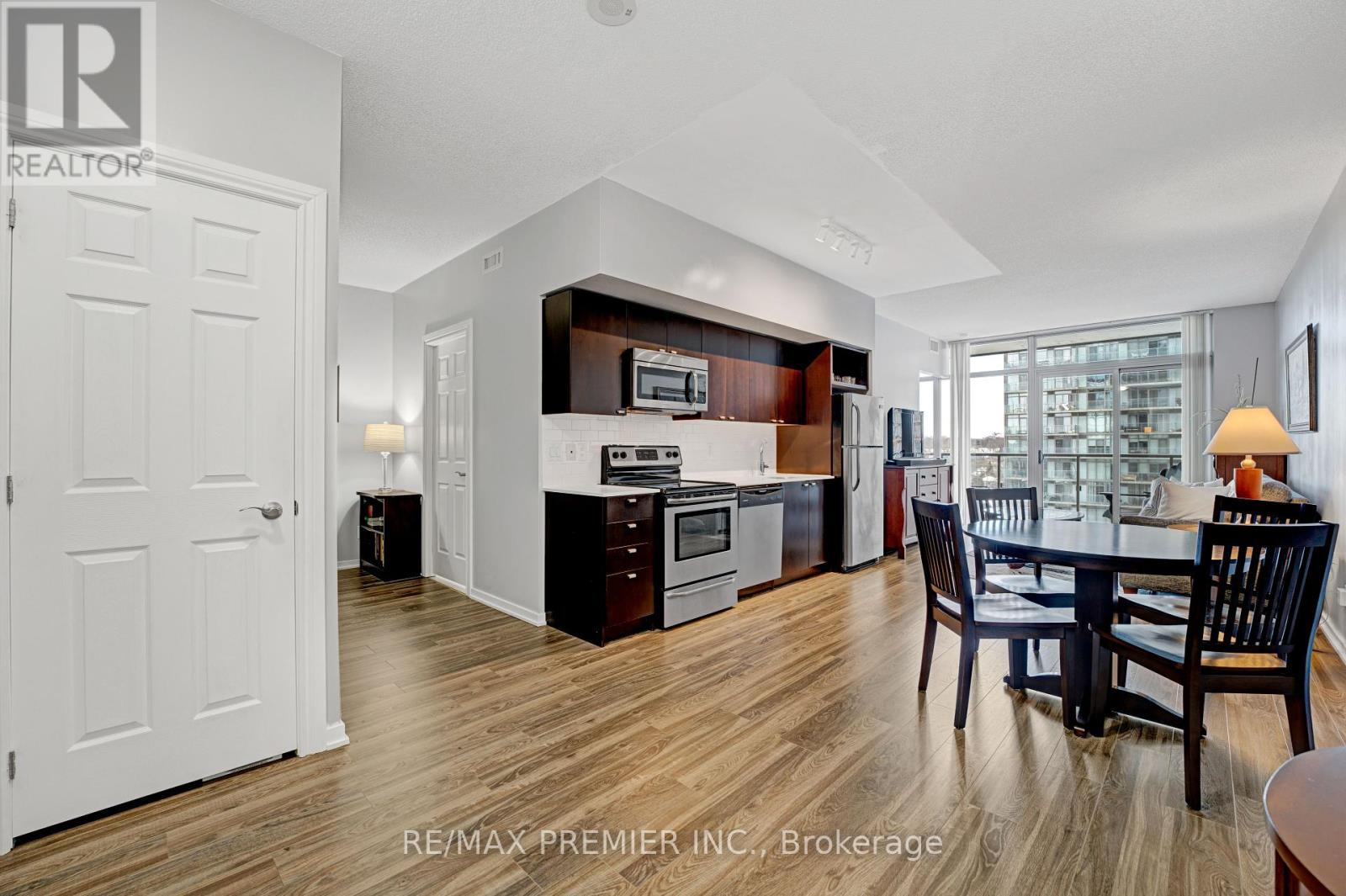 714 - 105 THE QUEENSWAY|Toronto (High Park-Swansea), Ontario M6S5B5