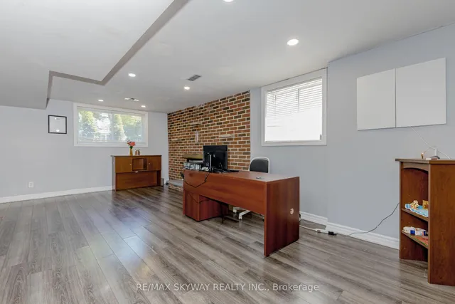 Additional image 34 of 3285 Lansdown Dr