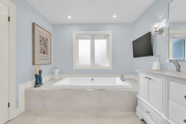 Additional image 24 of 484 Bush Dr