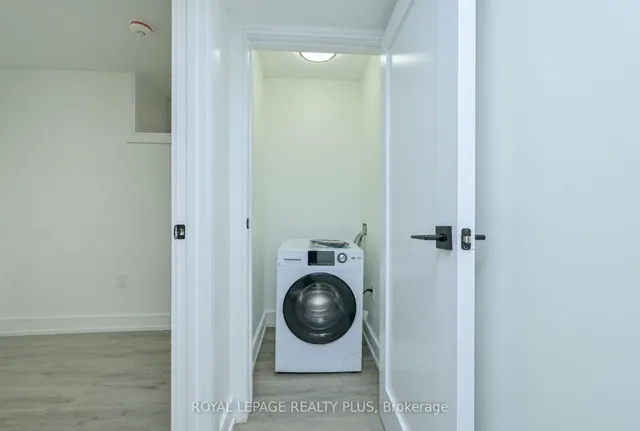 Additional image 44 of 23 Pauline Ave