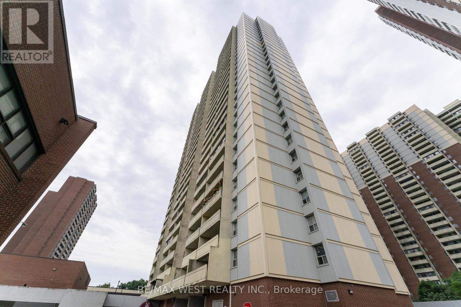 Property image for PH5 - 5 MASSEY SQUARE|Toronto (Crescent Town), Ontario M4C5L6