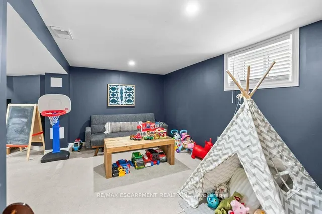 Additional image 33 of 103 Cameron Ave