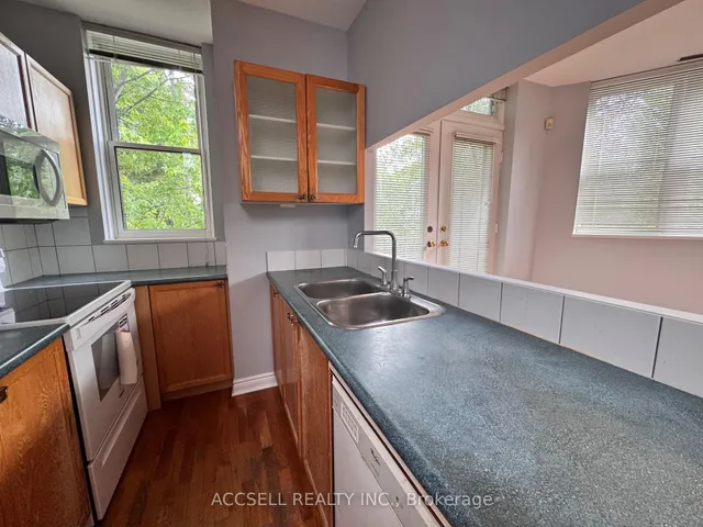 Additional image 3 of 15 Glen Manor Dr Unit 302