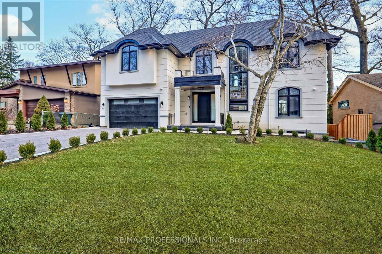 Property image for 7 FARNINGHAM CRESCENT|Toronto (Princess-Rosethorn), Ontario M9B3B4