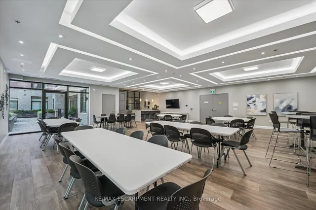 Additional image 39 of 1 Redfern Ave Unit 102