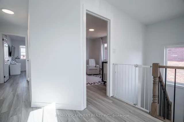 Additional image 33 of 80 Montreal Circ