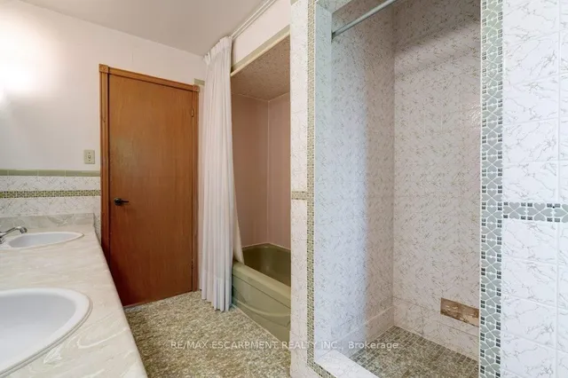 Additional image 24 of 56 Gray Rd