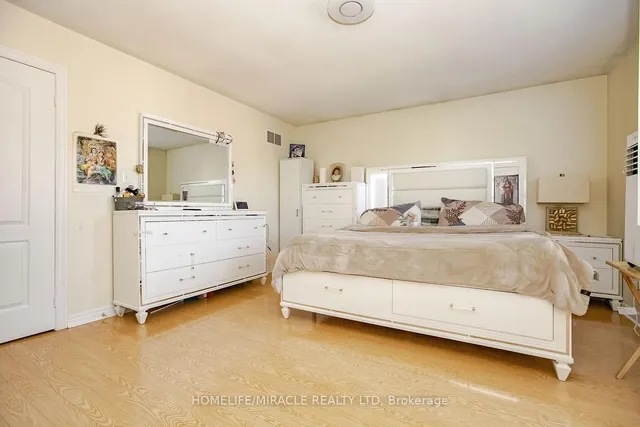 Additional image 25 of 20 Oblate Cres