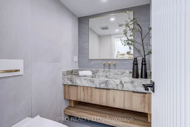 Additional image 18 of 594 Broadway Ave