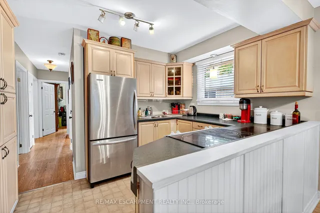 Additional image 11 of 593 Braemore Rd