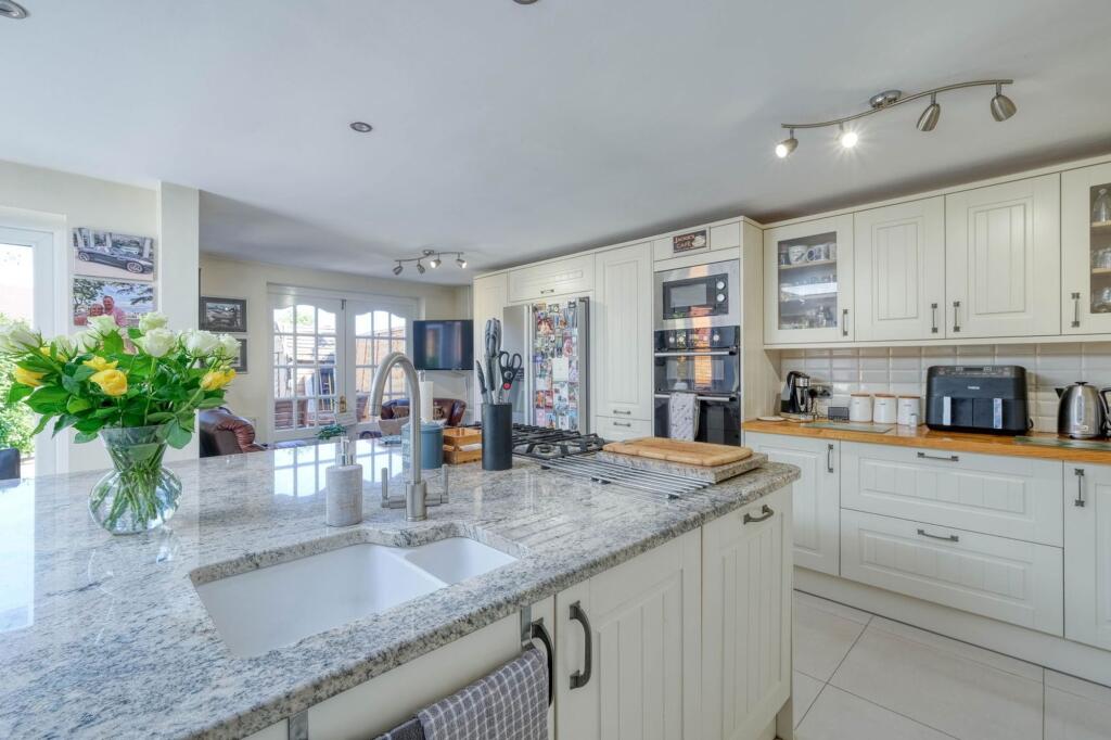 Additional image 3 of Evesham Road, Astwood Bank, B96