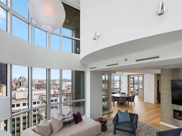 650 Rue Notre-Dame O.|#PH1701|Montréal (Ville-Marie), Quebec H3C1J2