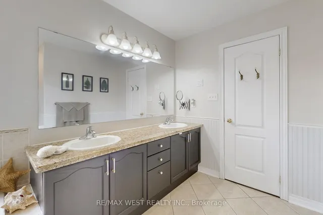 Additional image 26 of 6 Igloo Tr