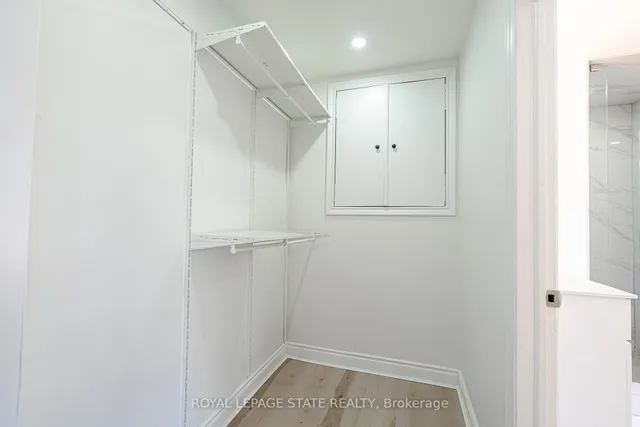 Additional image 34 of 36 Spadina Ave