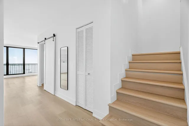 Additional image 27 of 33 Harbour Sq Unit 1423