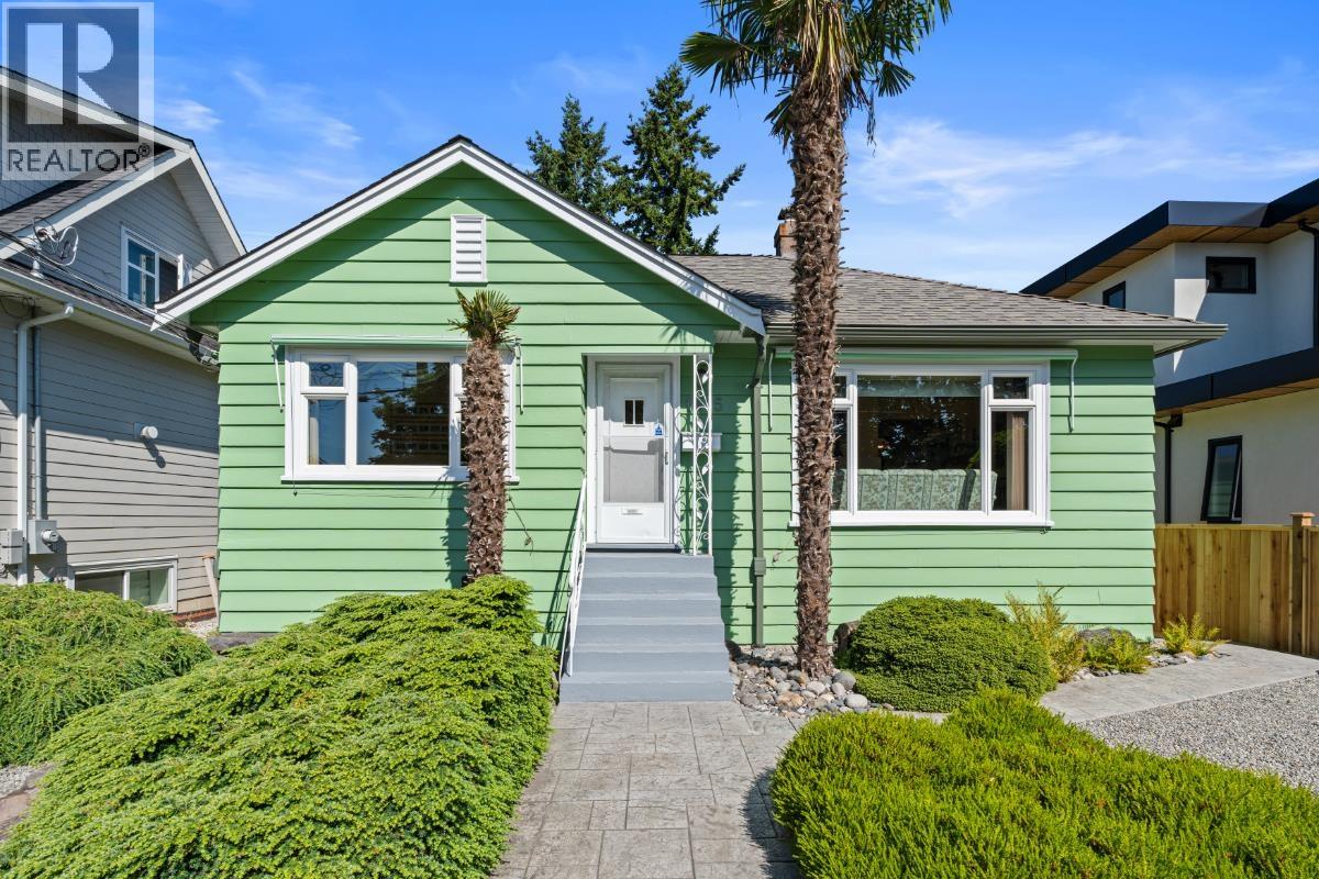 1415 LONDON STREET|New Westminster, British Columbia V3M3C3