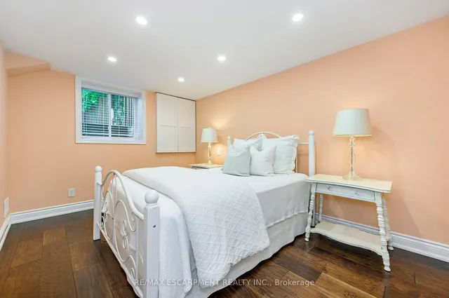 Additional image 32 of 6487 Panton St