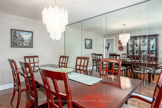 Additional image 21 of 275 Alexander Crt