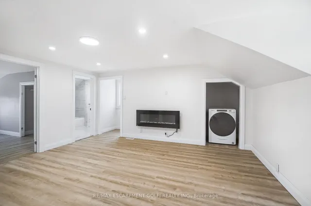 Additional image 26 of 10 Comet Ave