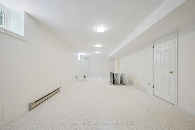 Additional image 42 of 80 Mae Crt