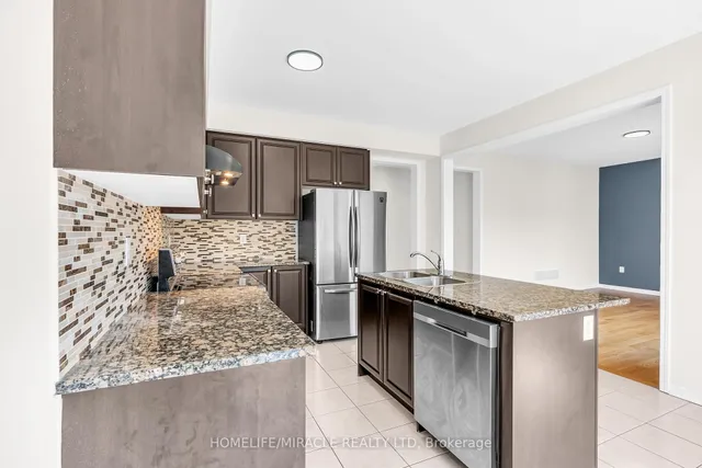 Additional image 14 of 23 Royal Coachman Way