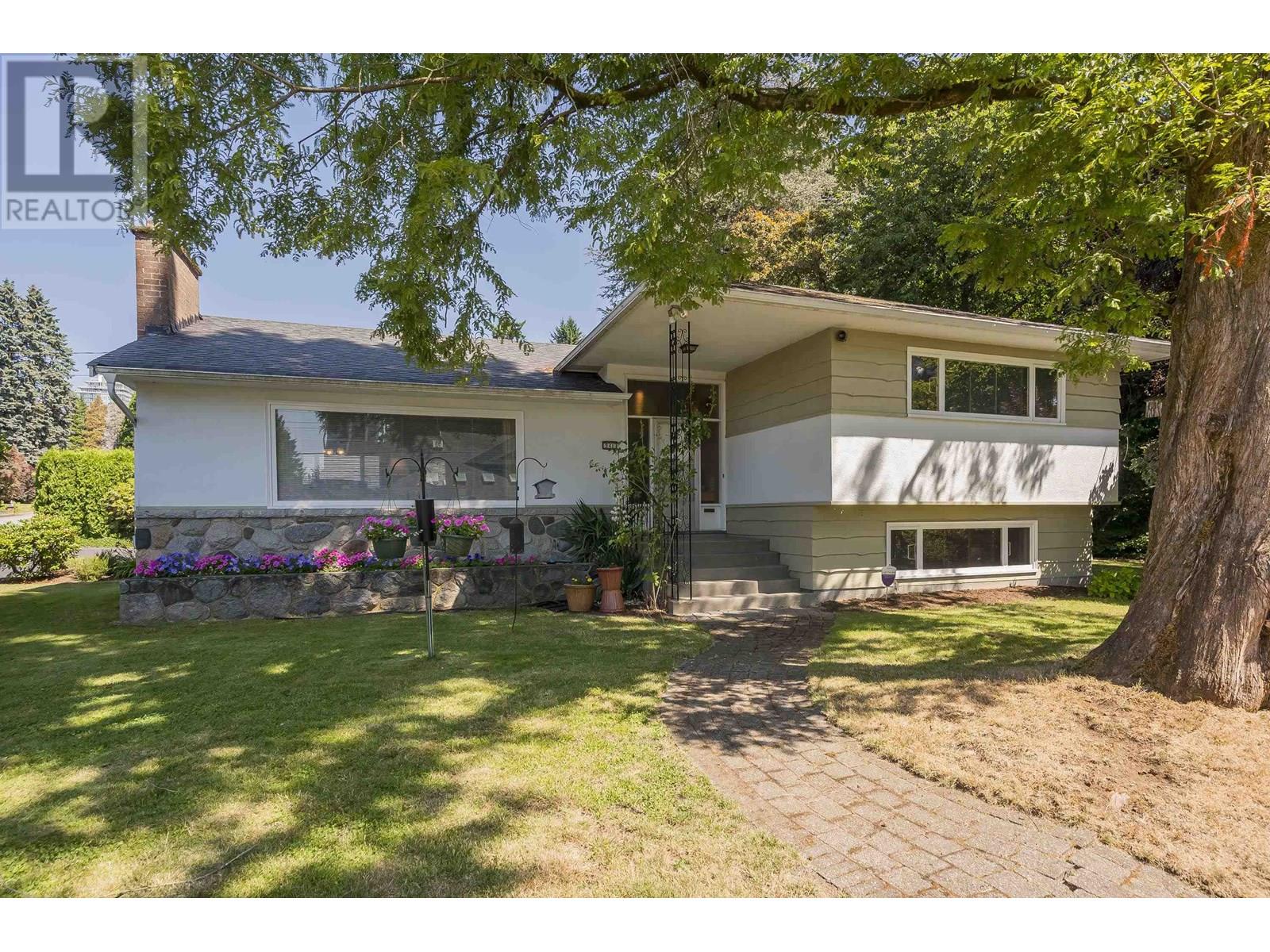 541 COCHRANE AVENUE|Coquitlam, British Columbia V3J2A3