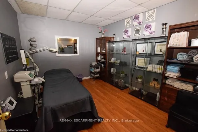 Additional image 25 of 120 Parkdale Ave