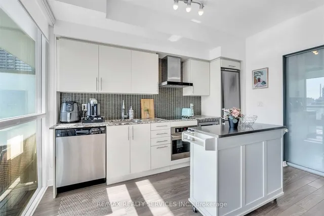 Additional image 20 of 352 Front St Unit 1413