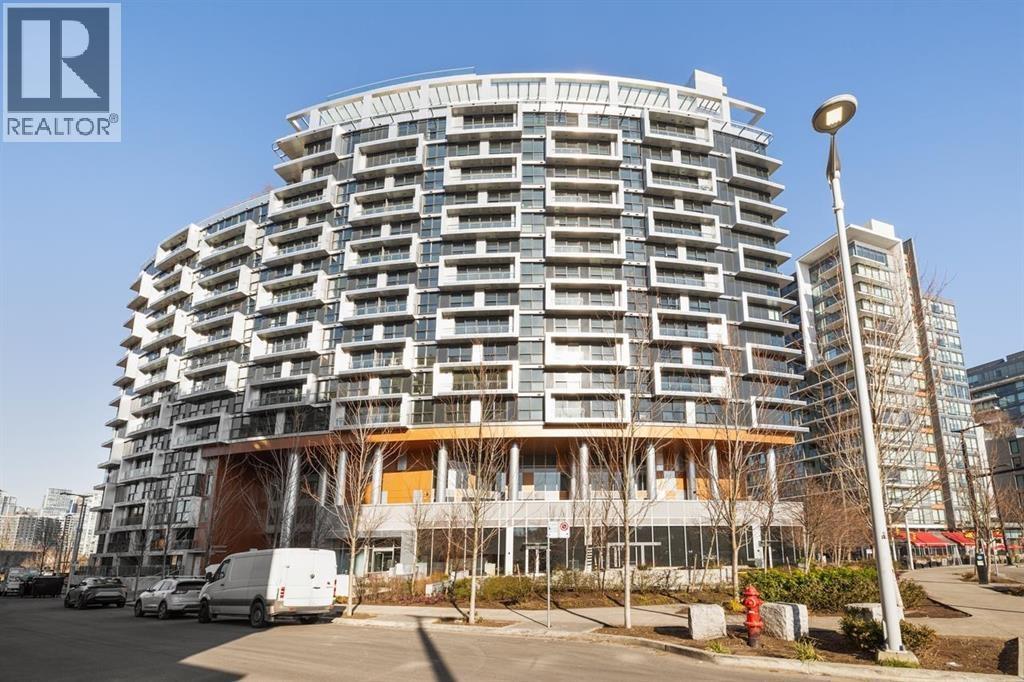 402 1768 COOK STREET|Vancouver, British Columbia V5Y0N3