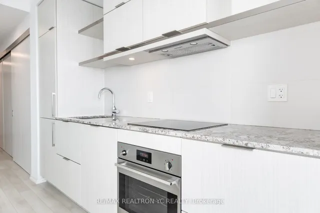Additional image 15 of 197 Yonge St Unit 5104