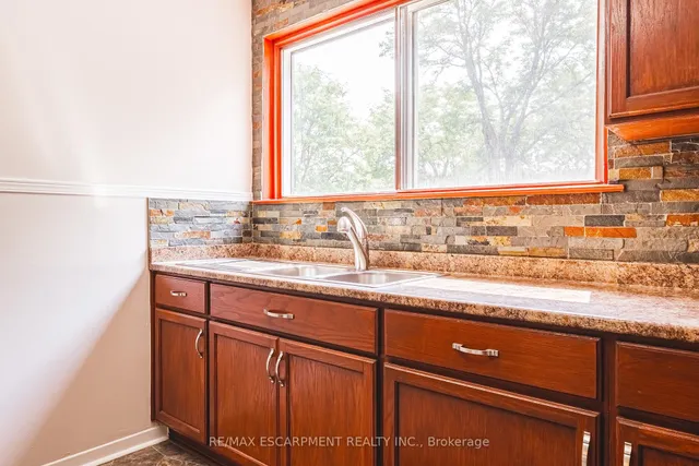 Additional image 12 of 5470 Schueller Cres