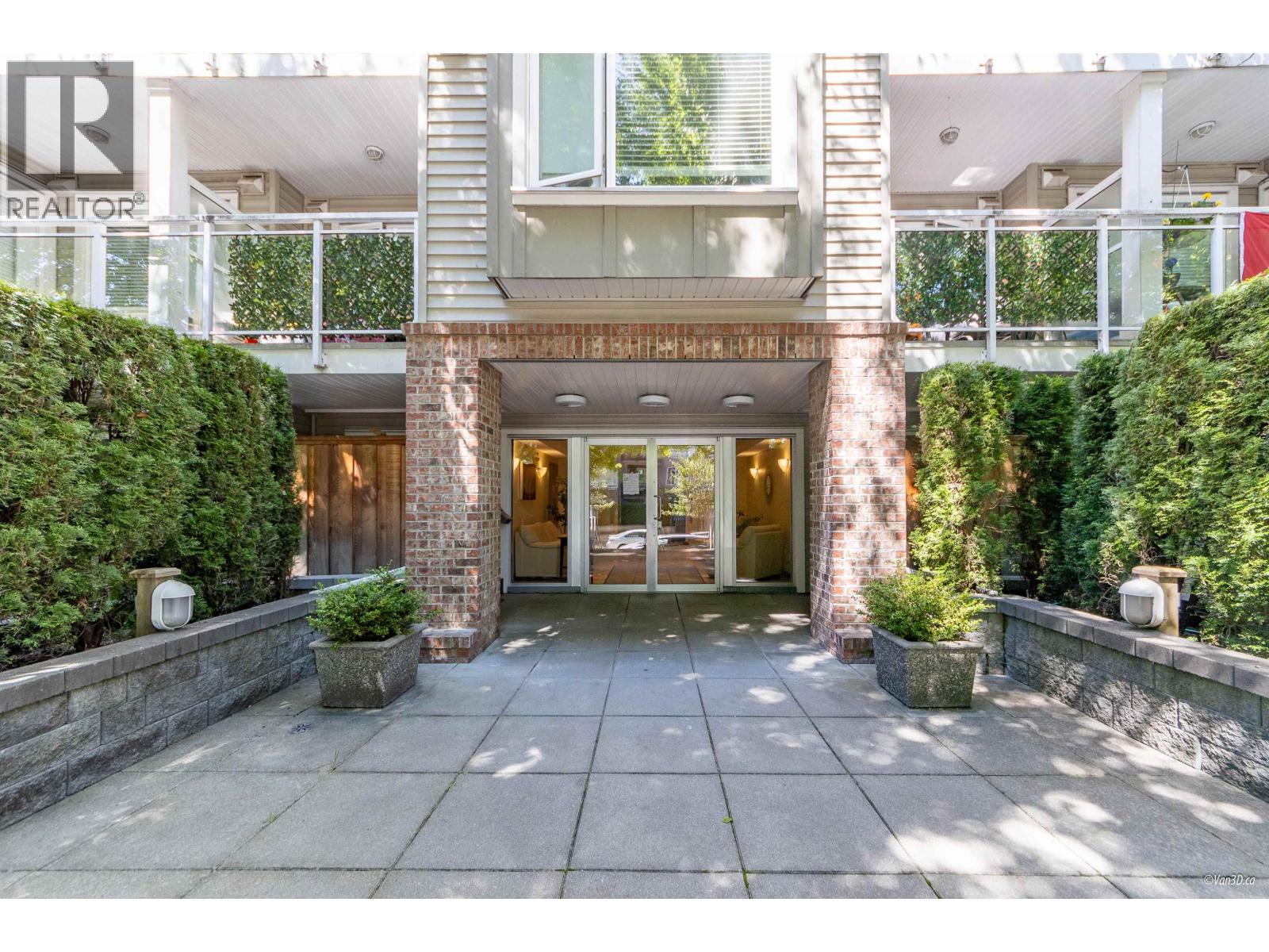 302 2373 ATKINS AVENUE|Port Coquitlam, British Columbia V3C1Y7