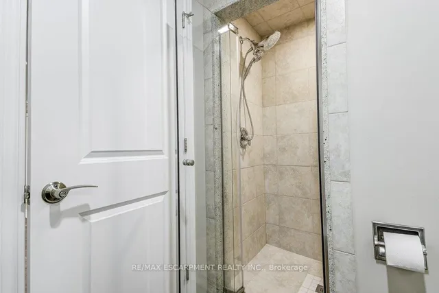 Additional image 37 of 33 Lockman Dr