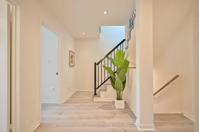 Additional image 19 of 18 Laidlaw St Unit 1030