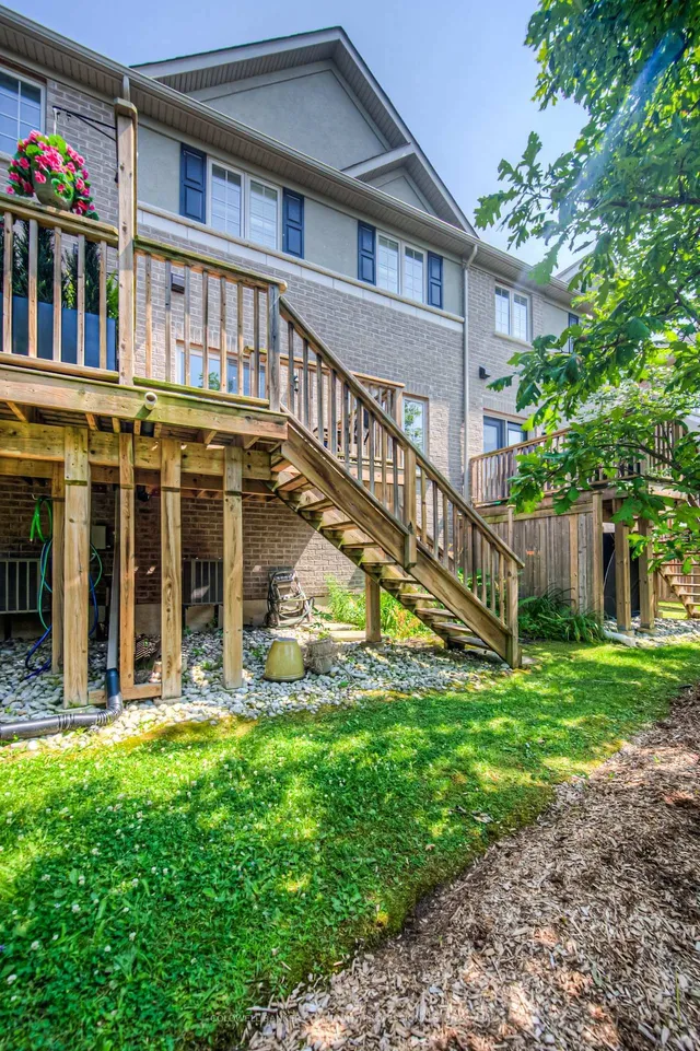 Additional image 42 of 215 Dundas St Unit 38