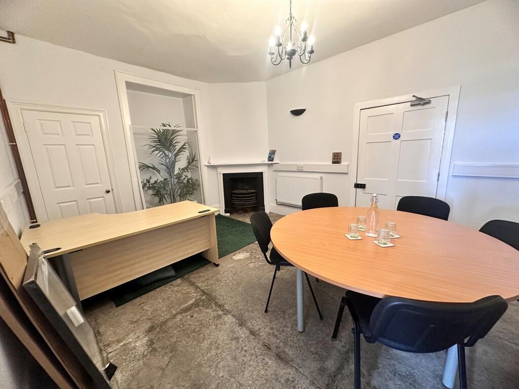 房产图片 2 - 沃斯伯里威斯特伯里沃斯米斯特路24号一楼及地下室办公室，BA13 3PE