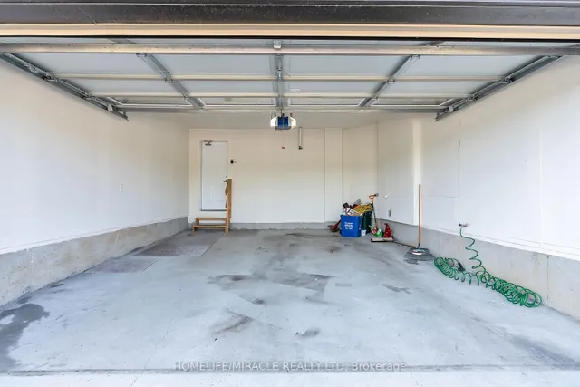 Additional image 43 of 23 Royal Coachman Way