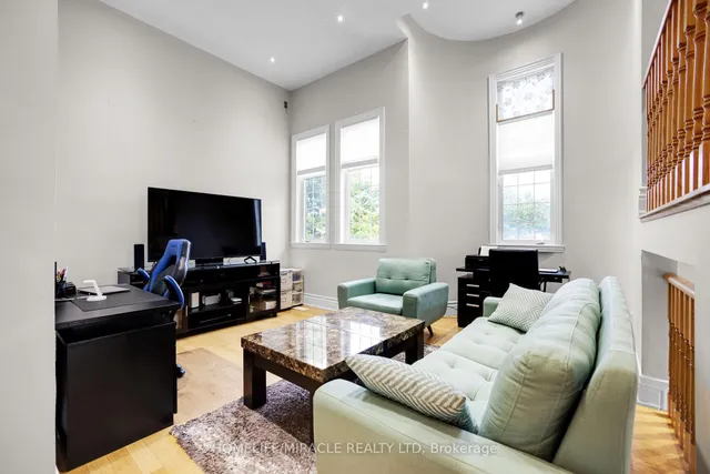 Additional image 19 of 49 Sedgewick Circ