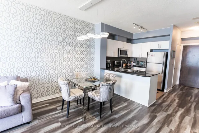 Additional image 10 of 16 Yonge St Unit 2407